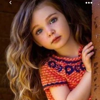 Alejandra < Hija de Max y Laura >