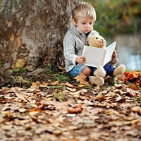 Felipe < Hijo de Laura y de Max >