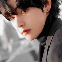 Taehyung ( V ) 