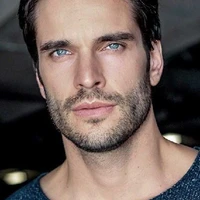 Héctor González [Director][38][1,78]