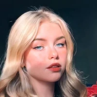 Luz (melhor amiga da Selena)