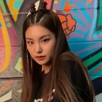 yeji  (irmã mais nova do tae )