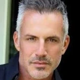 Mario Aguilar (Abuelo de los chicos)