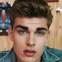 Hugo Carillo (amigo de Azul)