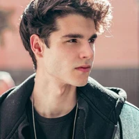 Santiago Torres(futuro ceo (tío))