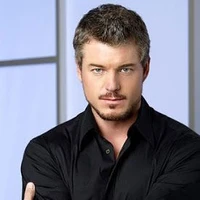 Rodrigo Márquez [Papá adop. de Laura]