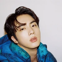Kim Seokjin ( tgn kanan JiMin)