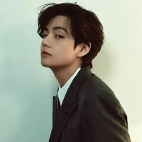 Kim Taehyung ( tng kanan Jk)