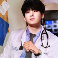 Min Yoogi (Cirurgião Plástico)