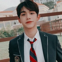 Edward/Lucas/17 tahun
