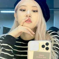 Roseanne Park ( Rose )
