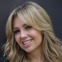 Mónica Robles (esposa de santos)