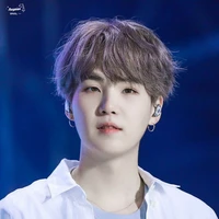 Suga(25 años)