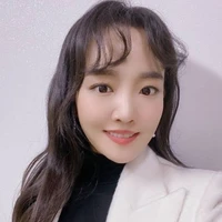 Younha ( mama hyunjenroslis )