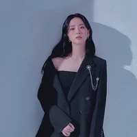 Kim Jisoo ( Mom Lisa )