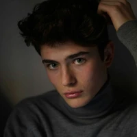 1😛Leo Alvarez 18(Amgo d Yibo)