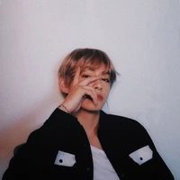 วี