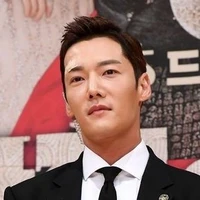 choi jin hyuk( papá de jungkook)