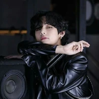 v (พระเอก)