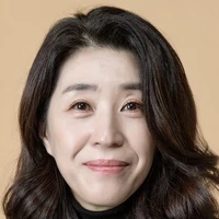 Inggit Moon (Ibu Leslay)