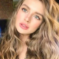 Aracely Mendez (amiga de las trillizas)