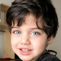 Carlos(vampiro filho da elena e demom