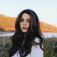 estela(tem todos os poderes de todos)