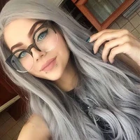 mía (con lentes )