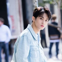 MARK LEE (SAHABAT JUNGKOOK)