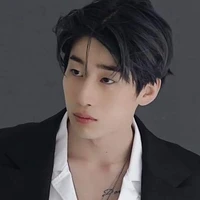 ฉลาม(พี่ชายพระเอก)