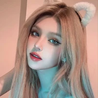 สเตฟานี่ •น้องสาวแคโรไลน์•