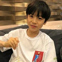 จินหลิง(6 ขวบ )