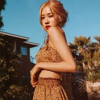 นาว(เพื่อนนางเอก)1.