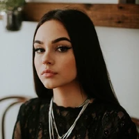 Camila ( hermana menor de Elizabeth)
