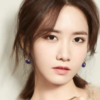 Vicky Lee (Hermana de Jhon)