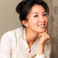 Anna Huo (Madre de Jhon y Vicky)