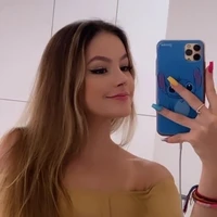 Bella Fernandes
