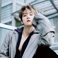 BYUN BAEKHYUN • Sekretaris, Prince B