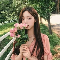 ดอกไม้(เพื่อนนางเอก)