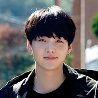 yoongi (mejor conocido como suga)