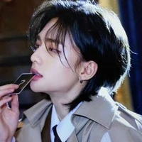 รธี : พระเอก
