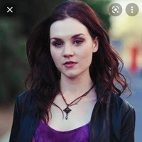 Meg(sabe pq o cara da pizza bate na babá
