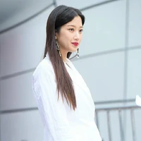 Mon Ga Young (asisten jennie)