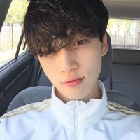 elliot(19 años) s