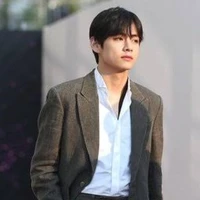 taehyung (tuan kim)