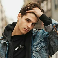 Nathan Holloway [Hno Mayor de Gina]