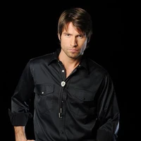 Carlos Bolton [Papá de Robin]