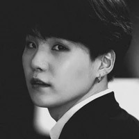 Suga (23 años)