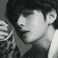 Tae (22 años)