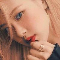 Rose (21 años)